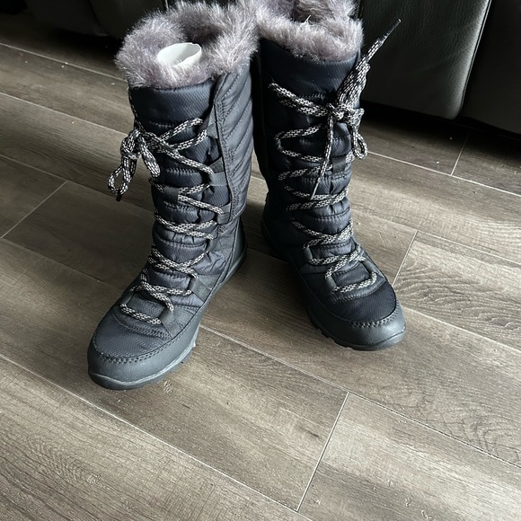 Sorel Shoes - Sorel Black and Gray Fur-Lined Boots